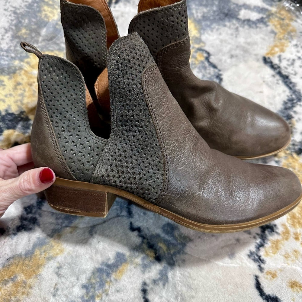 Lucky Brand Taupe Leather Ankle Booties